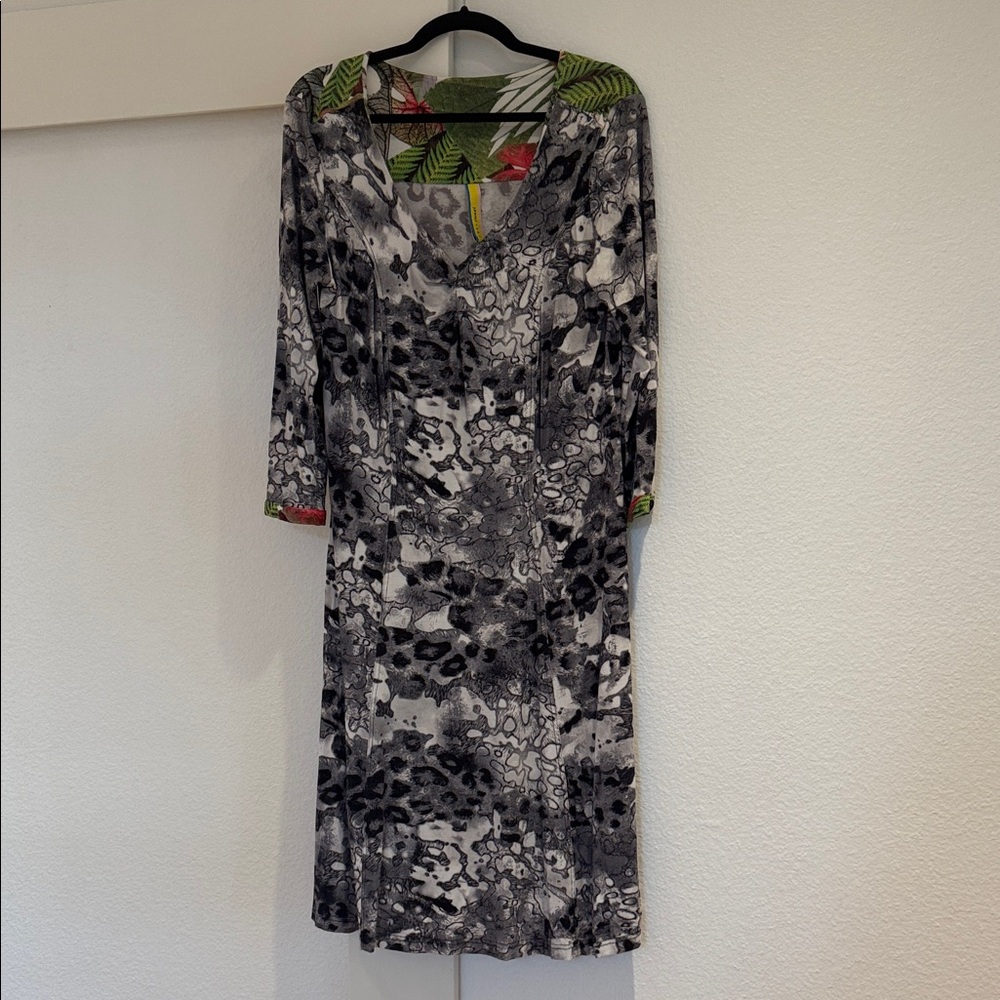 Elegant Black and Gray Patterned Long Sleeve Dress